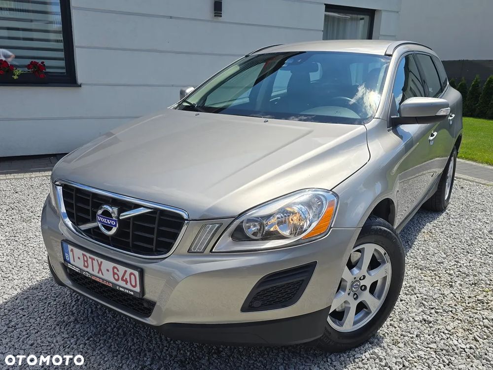 Volvo XC 60 D4 AWD R-Design Momentum - 1