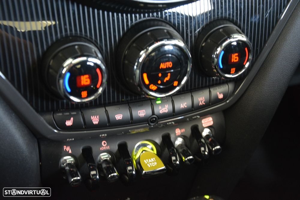 MINI Countryman Cooper SE ALL4 Auto - 33