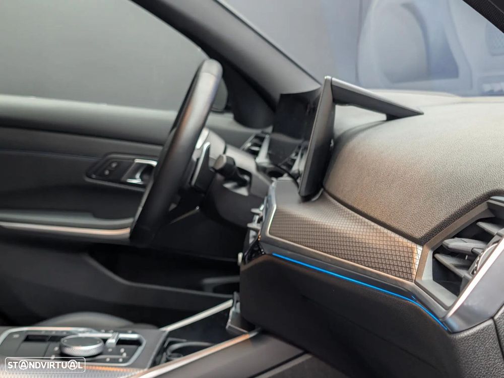 BMW 320 e Pack Desportivo M Auto - 41