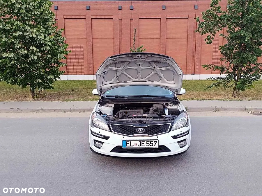 Kia Ceed 1.4 CVVT SW Dream-Team Edition - 9