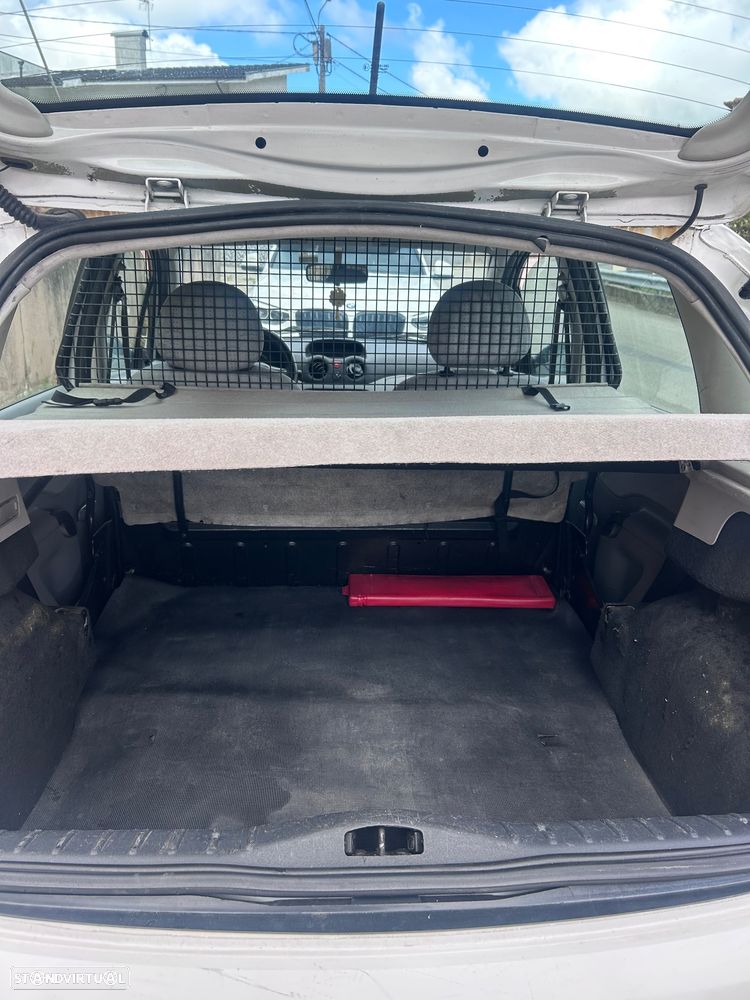Citroën C3 1.4 HDi SX + - 7