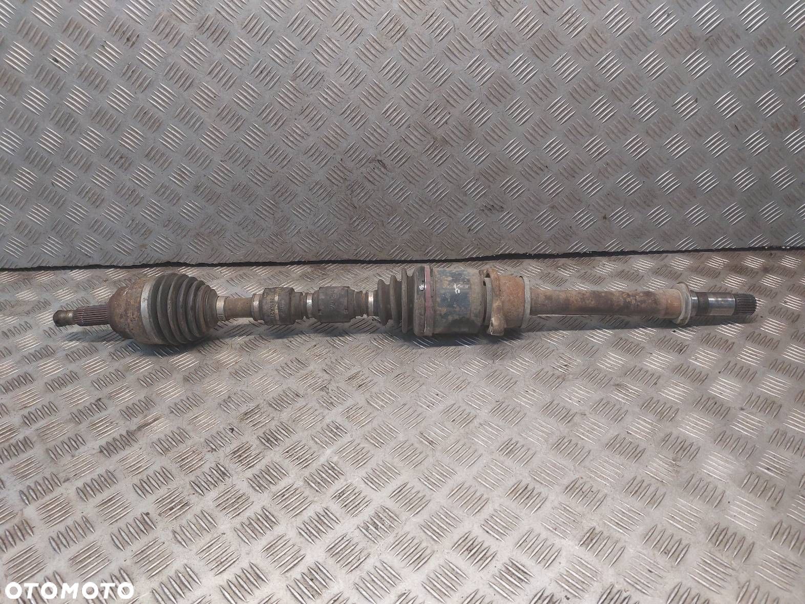 PÓŁOŚ PRAWY PRZÓD LANCER VIII 2.0 DID 3815A277 - 1