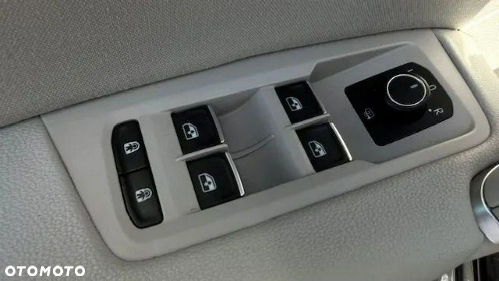 Volkswagen Touran 1.8 TSI BMT Highline DSG - 40