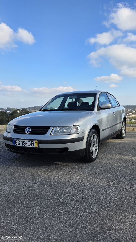 VW Passat 1.9 TDi Confortline - 3