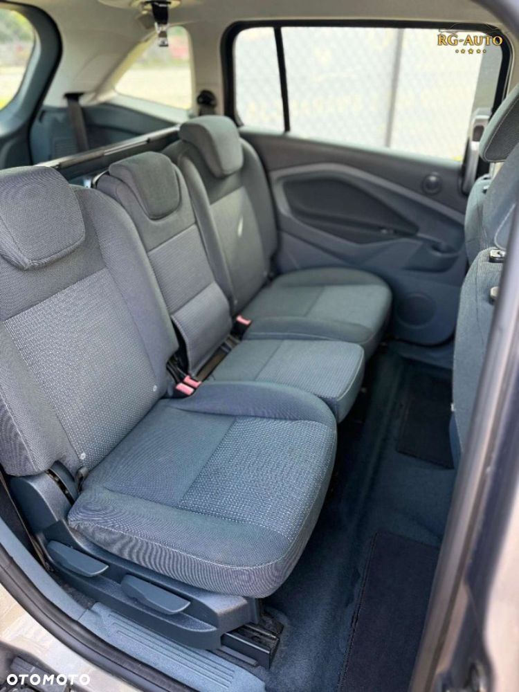 Ford Grand C-MAX - 36