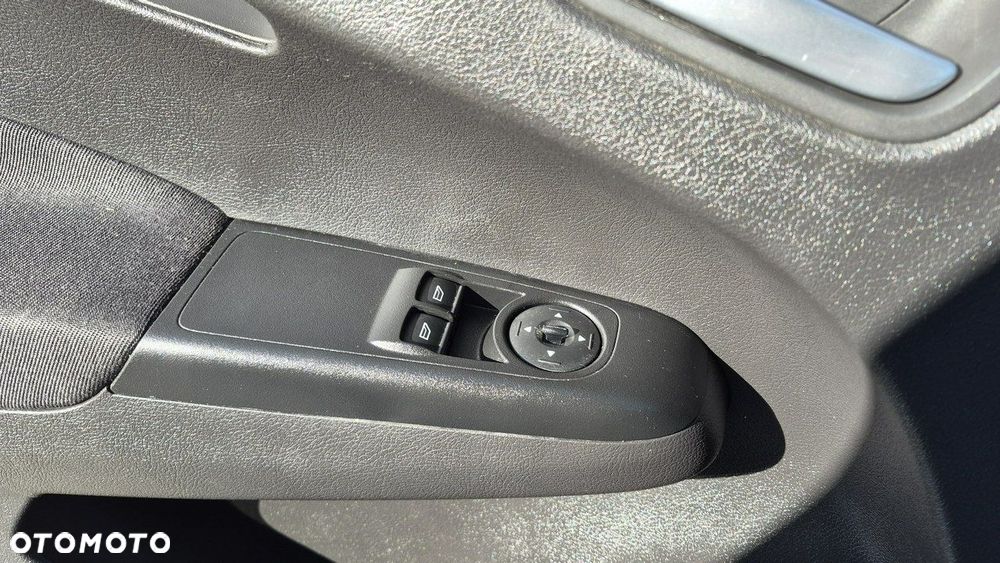 Ford Transit Courier - 17