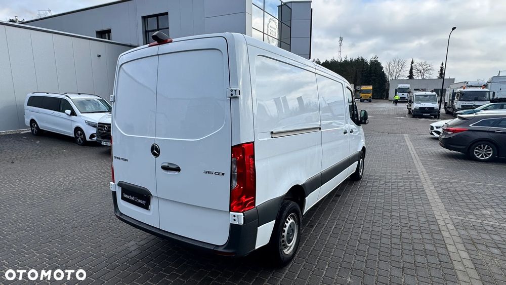 Mercedes-Benz Sprinter - 4