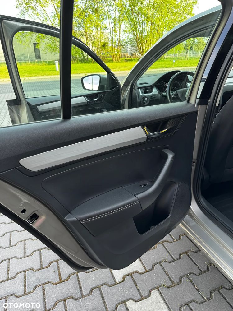 Skoda RAPID 1.0 TSI Ambition - 24