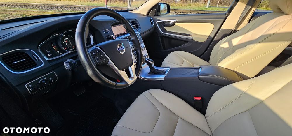 Volvo V60 T5 Drive-E Dynamic Edition (Momentum) - 9