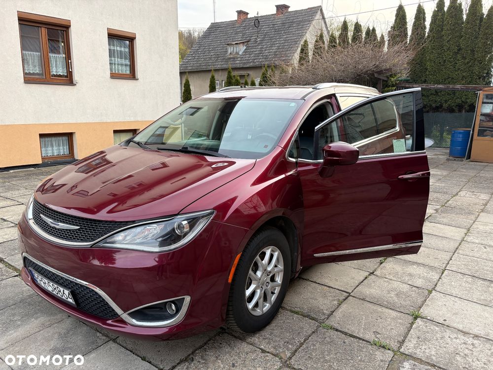 Chrysler Pacifica - 3