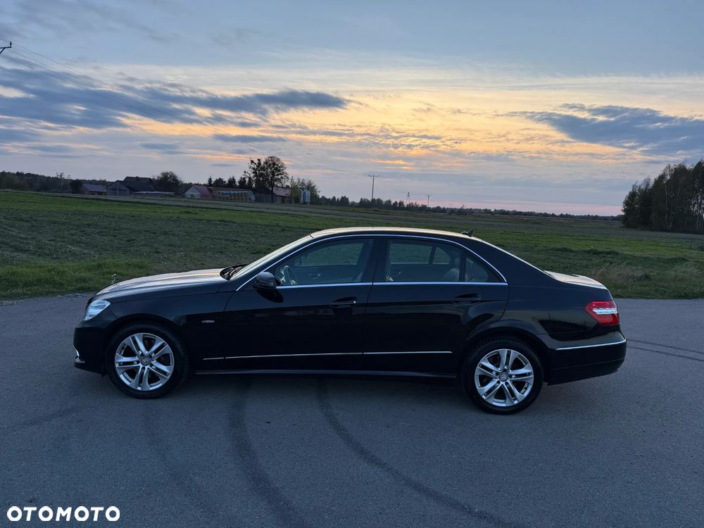 Mercedes-Benz Klasa E 250 T BlueEFFICIENCY 7G-TRONIC Avantgarde - 2