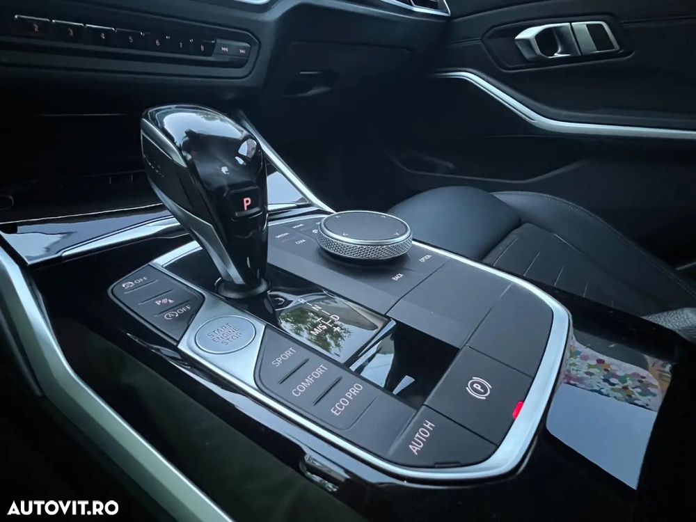 BMW Seria 3 330i AT - 12