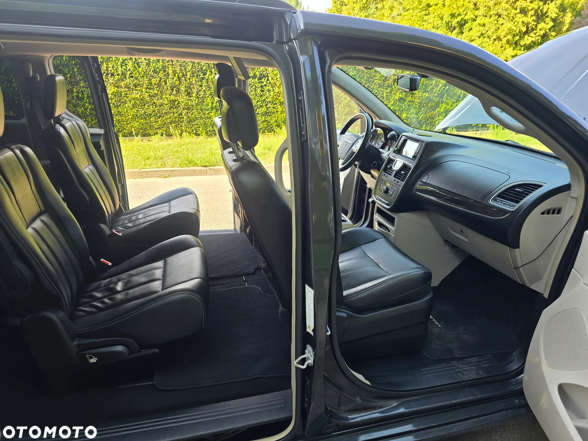 Chrysler Town & Country 3.6 Limited - 19