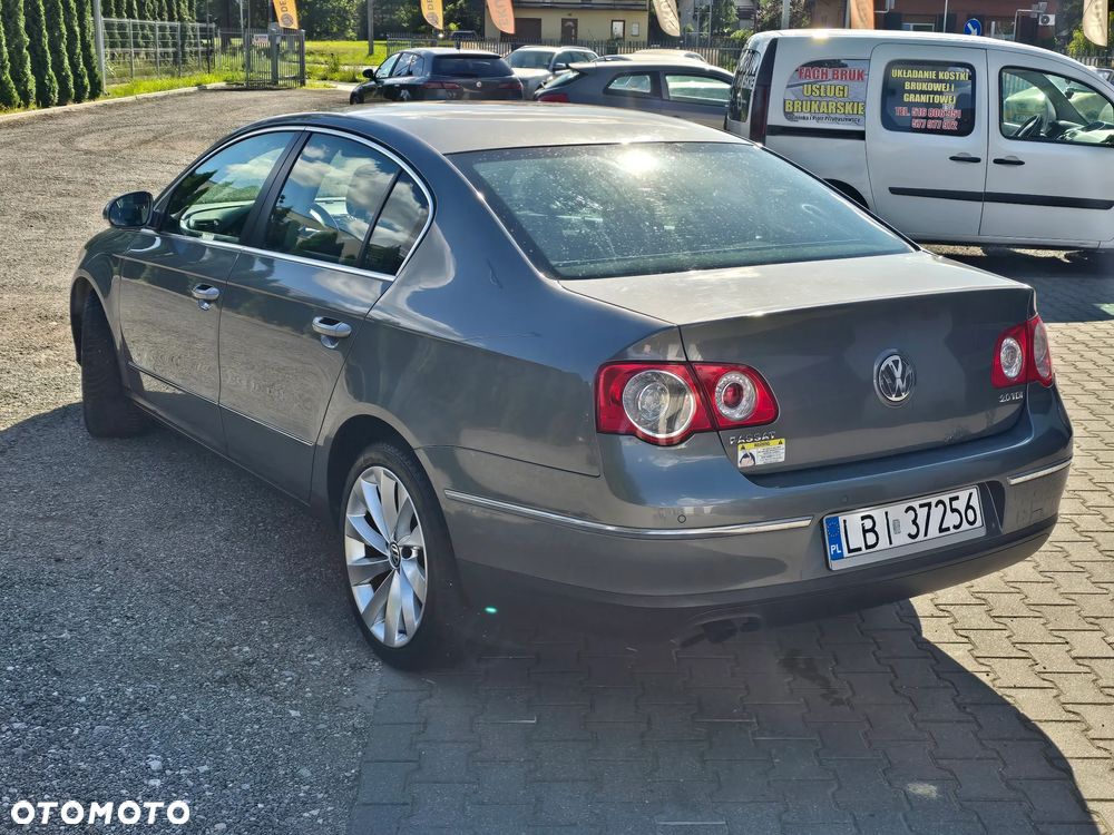 Volkswagen Passat - 4