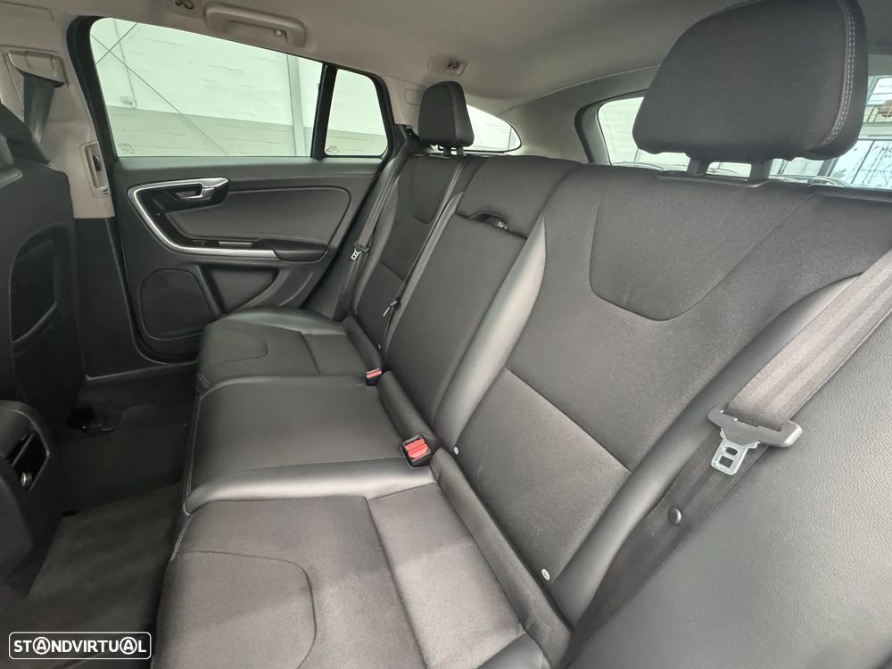 Volvo V60 2.0 D4 Momentum - 29