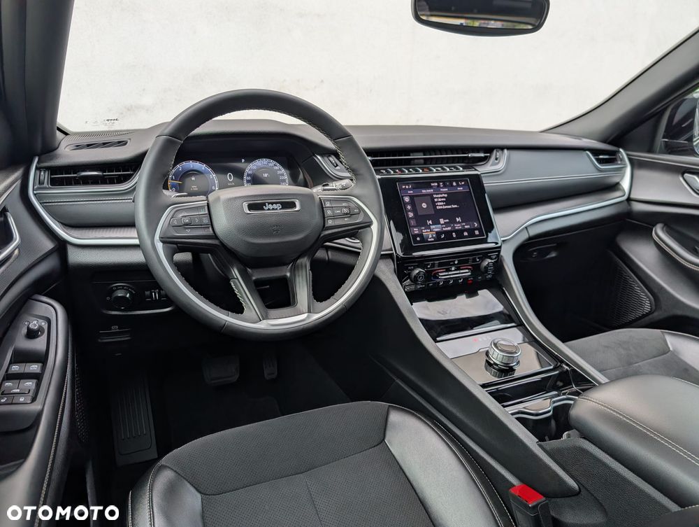 Jeep Grand Cherokee - 16