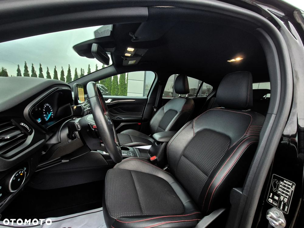 Ford Focus 1.5 EcoBoost ST-Line - 36