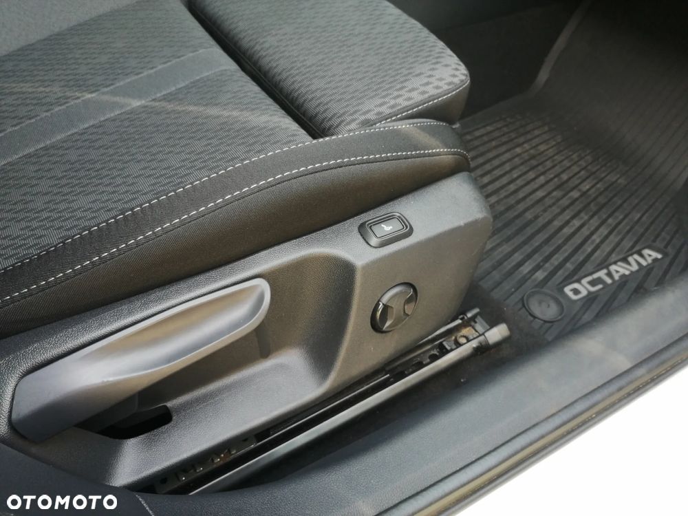 Skoda Octavia 2.0 TDI Ambition DSG - 24