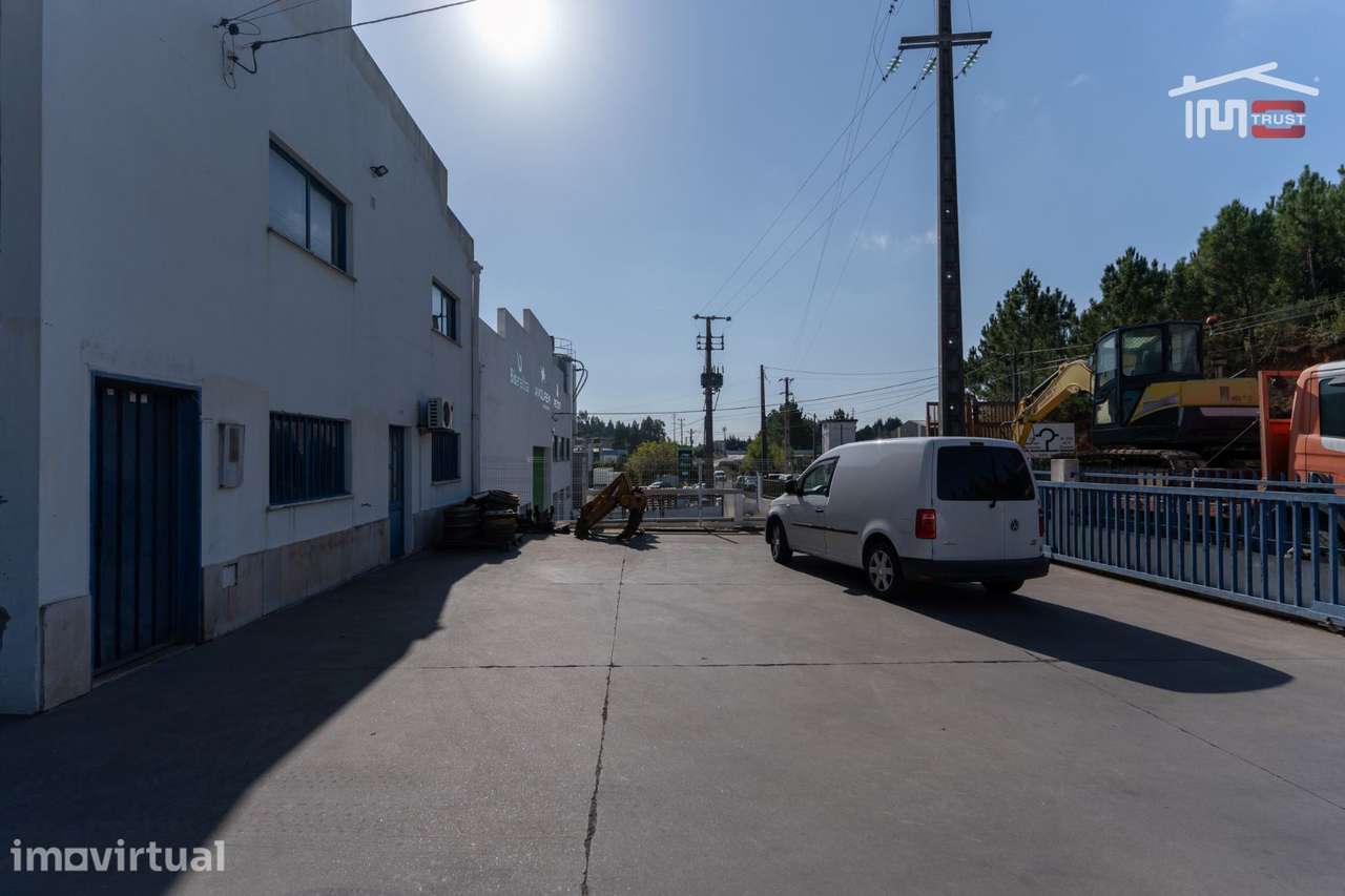 Pavilhão industrial com boa localização - Grande imagem: 5/21
