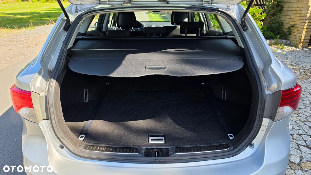Toyota Avensis 1.6 Comfort - 22