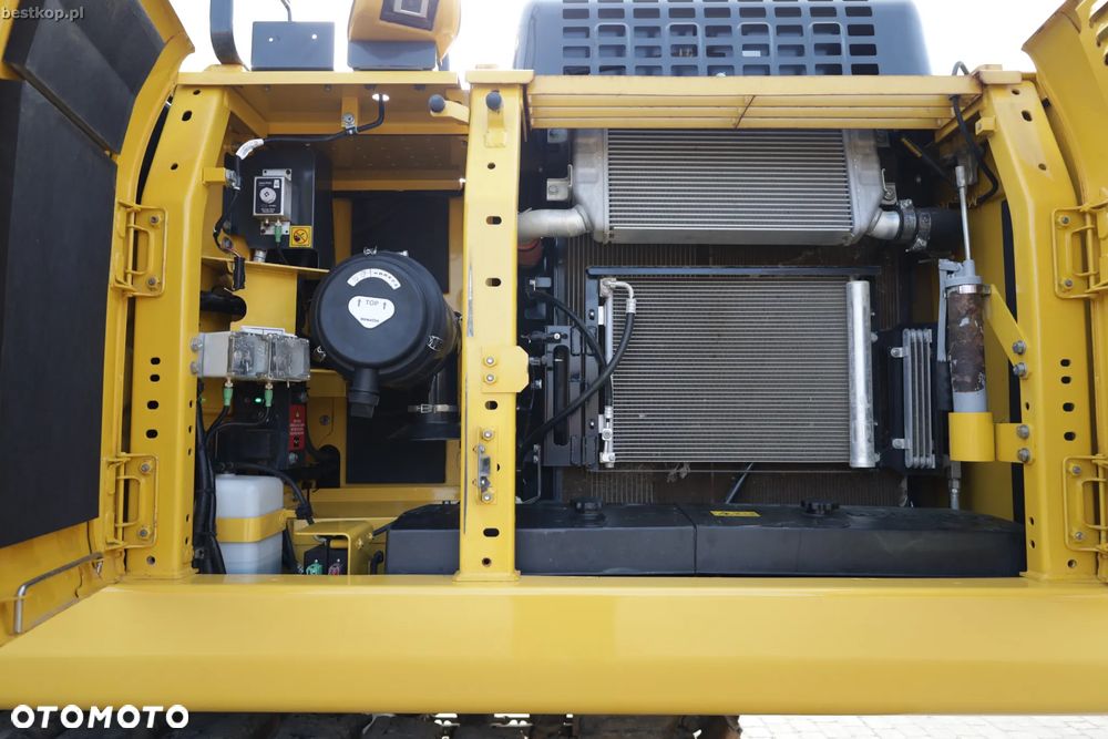 Komatsu PC210LC-11 - 32