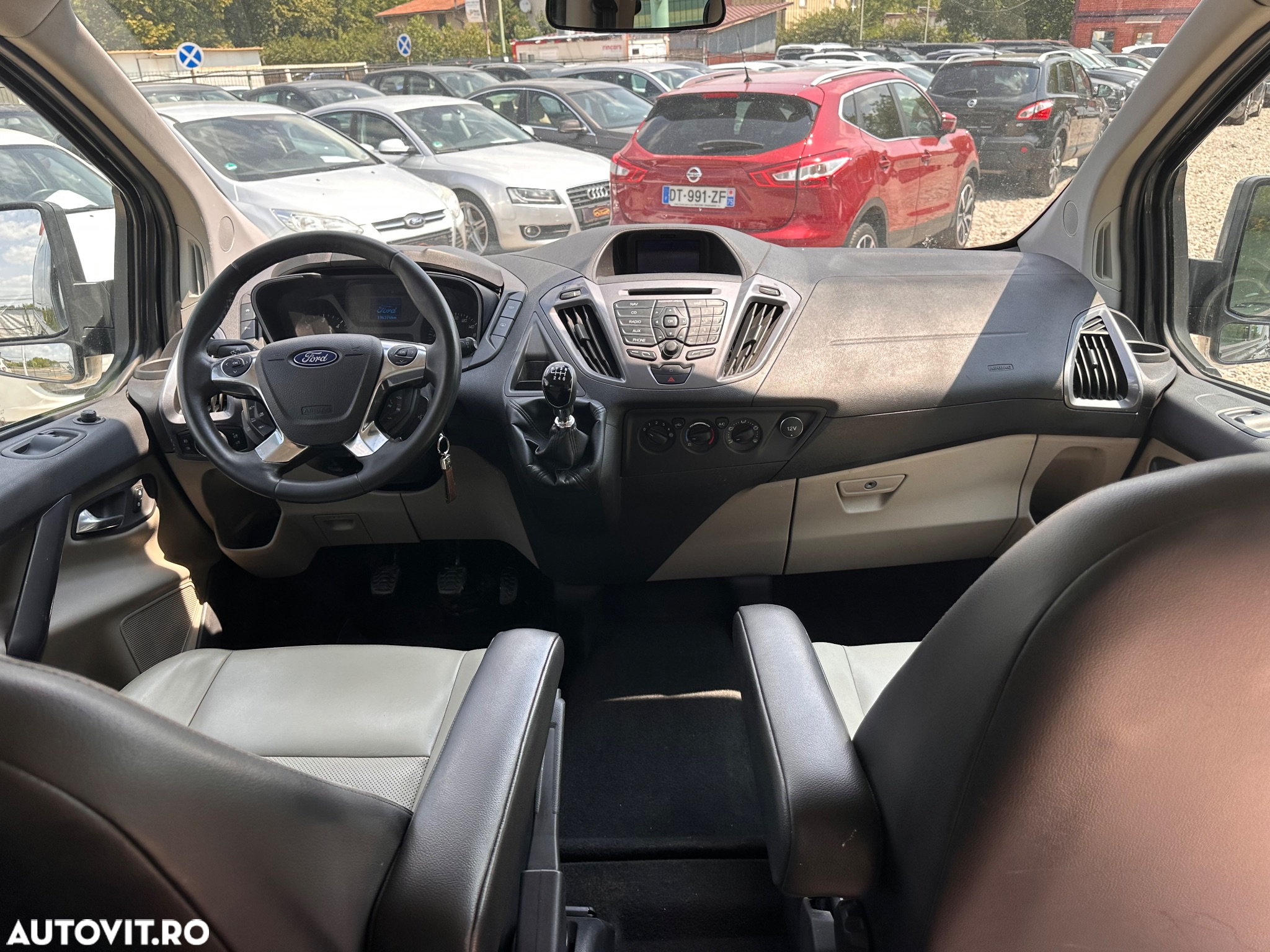 Ford Tourneo Custom 300 L2H1 VA Titanium - 27