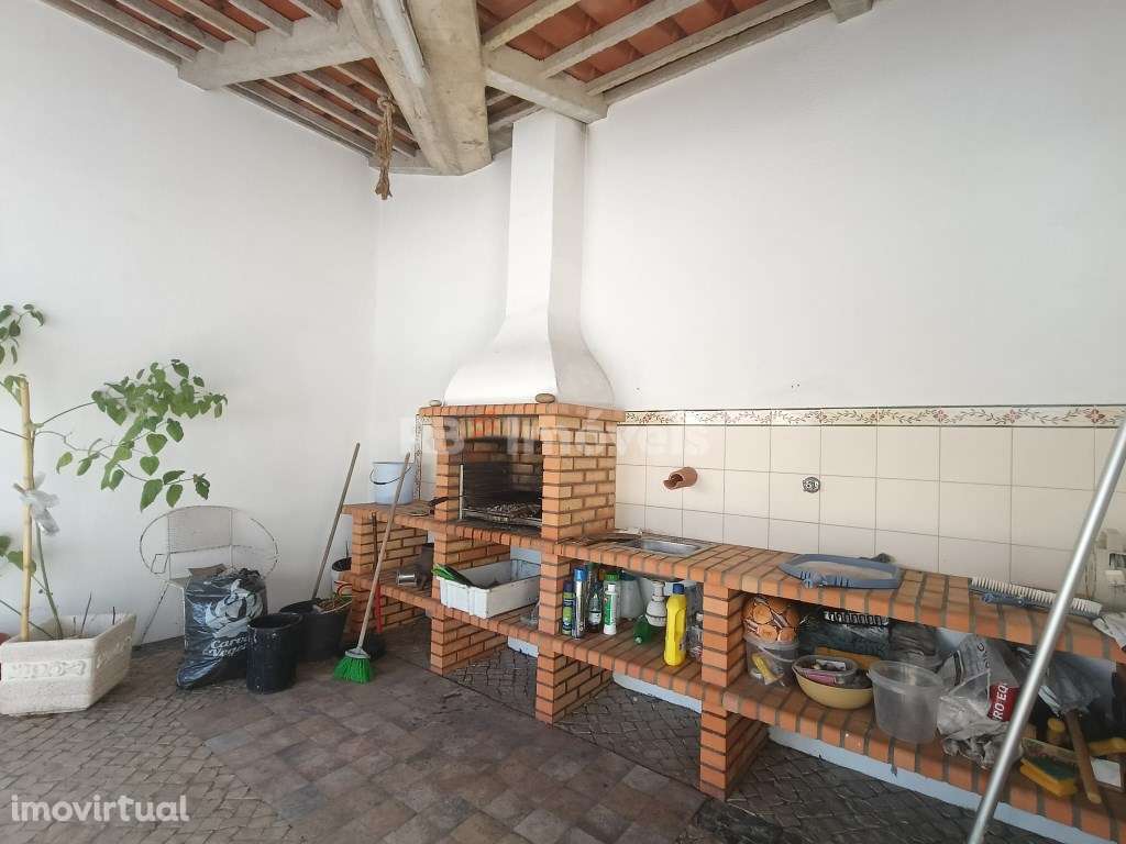 Moradia T4 de sonho com 3 pisos, Piscina de Água Salgada e Garagem ... - Grande imagem: 3/3