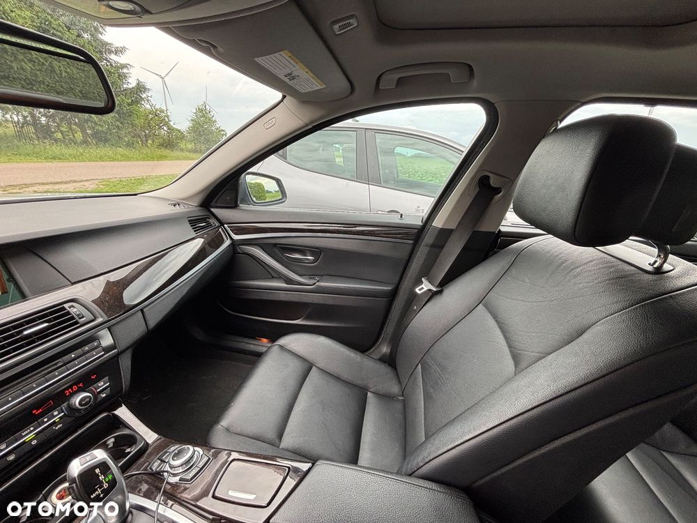 BMW Seria 5 535i xDrive - 16
