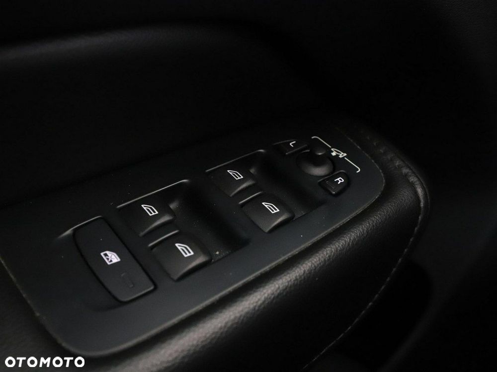 Volvo XC 60 B4 D AWD Geartronic Momentum - 34
