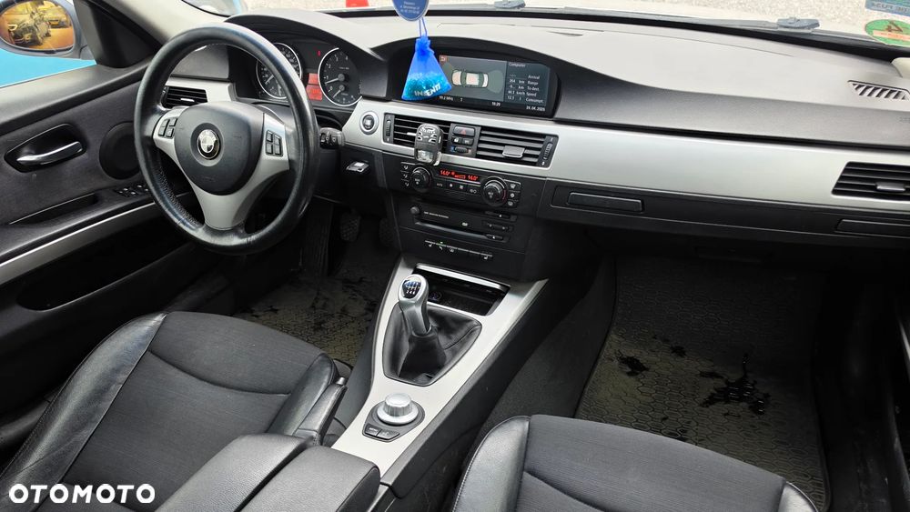 BMW Seria 3 325i - 12