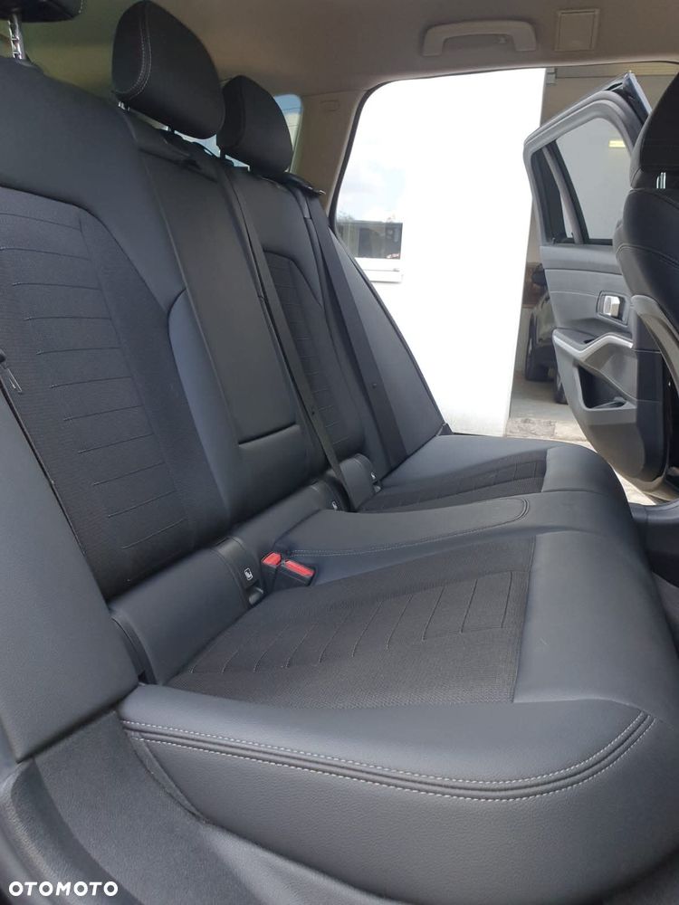 BMW Seria 3 318d MHEV - 8