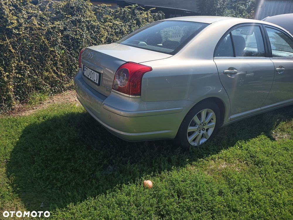 Toyota Avensis 2.0 D-4D Sol - 2