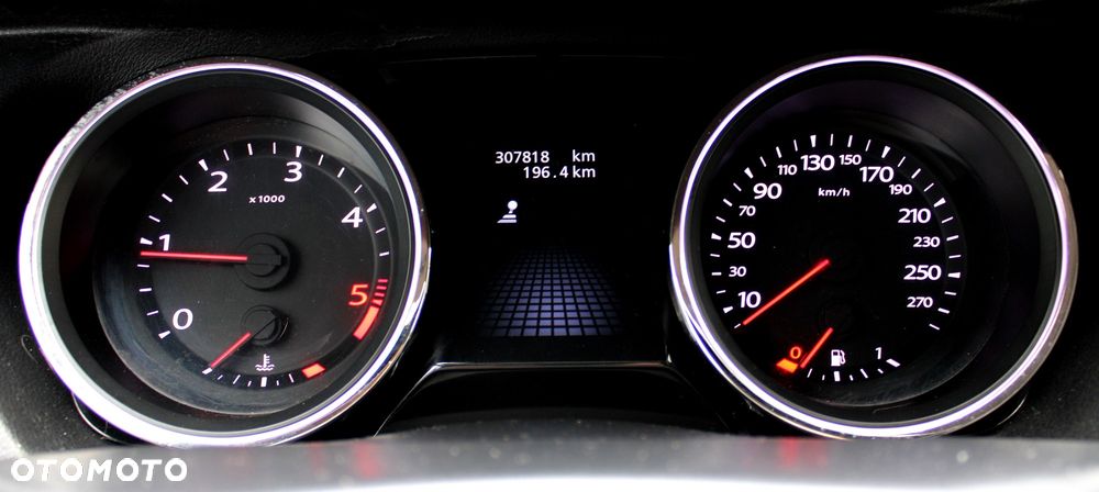 Renault Latitude 2.0 dCi - 26