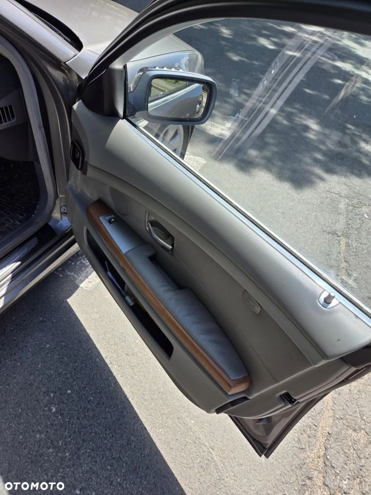 BMW Seria 7 740i - 11