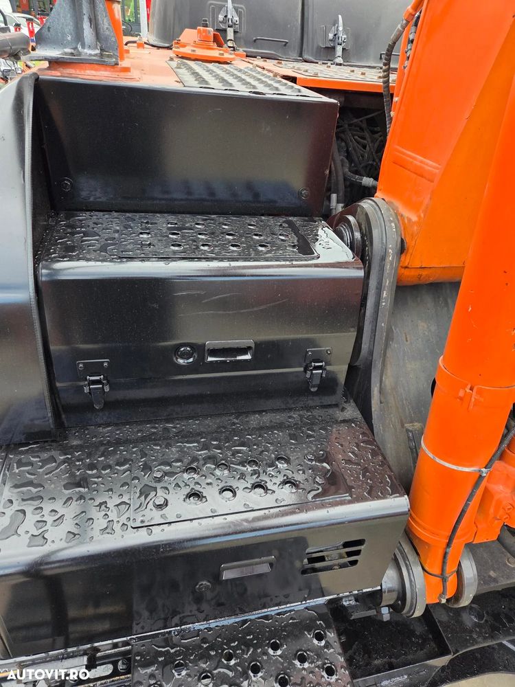 Hitachi ZX250-7, 27,6t, 2020, 6.815h, latime 2,99m, cupa NOUA 1,55mc, lant si papuci NOI, inst picon si inst rotire pe brate, camera spate, camere laterale, gresare automata, ad sapare 7m, ridica 15t, consum 13,1l/h, revizii facute, leasing 4ani-99.000 Eur+t - 16