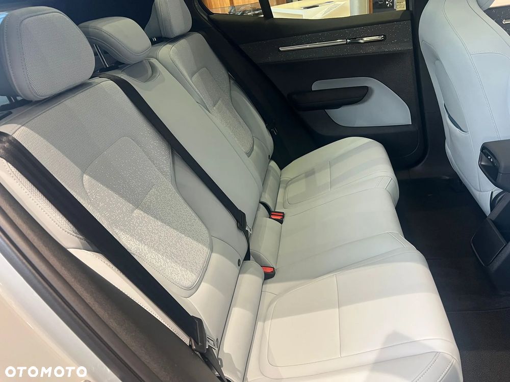 Volvo EX30 Twin Motor Performance AWD Black Edition Ultra - 10