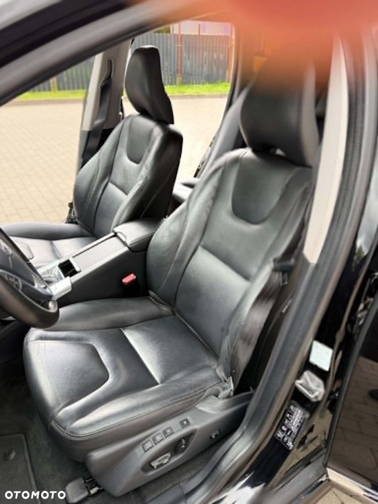 Volvo XC 60 D4 AWD Geartronic Momentum - 24