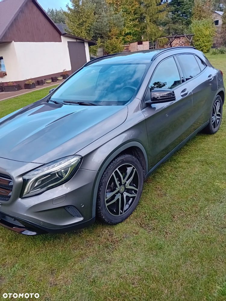 Mercedes-Benz GLA 250 4-Matic - 4