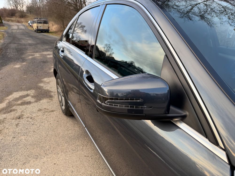 Mercedes-Benz Klasa C 200 CGI Automatik BlueEFFICIENCY Avantgarde - 17