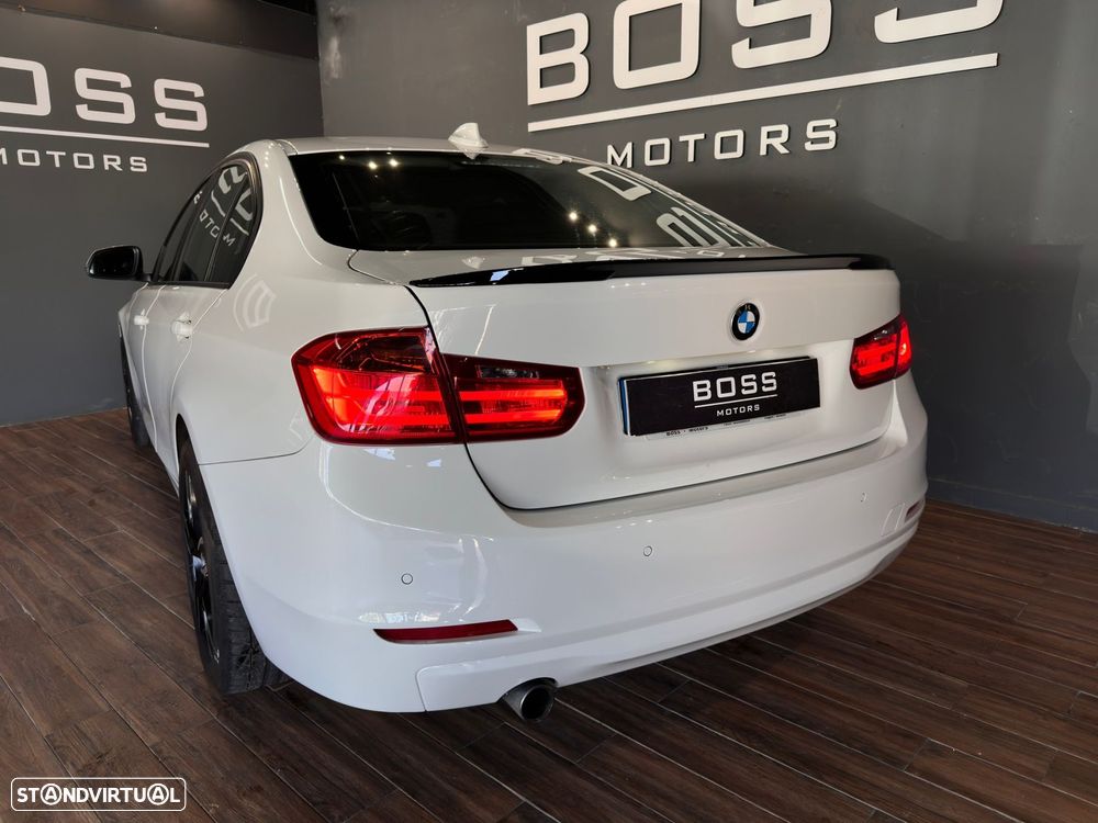 BMW 318 d Line Sport - 12