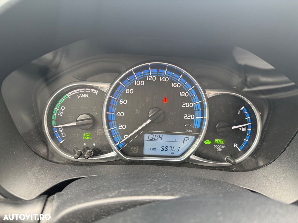 Toyota Yaris 1.5 VVT-i HSD Luna - 26