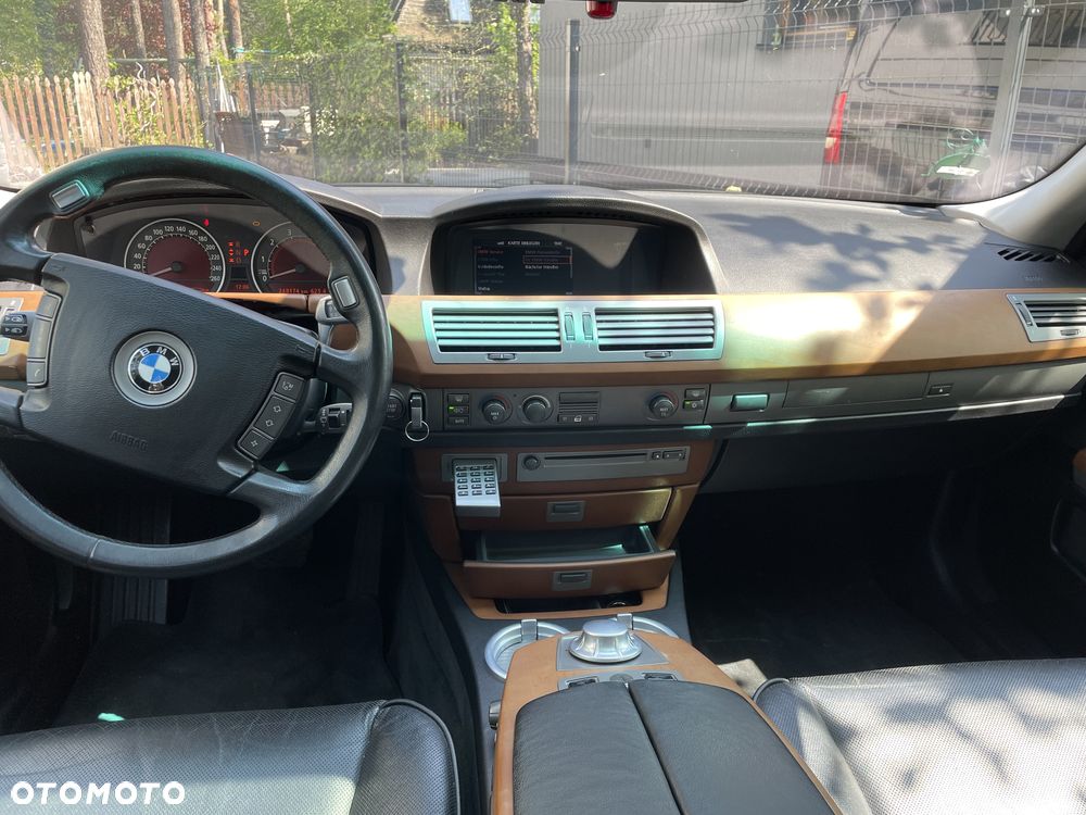 BMW Seria 7 745i - 11