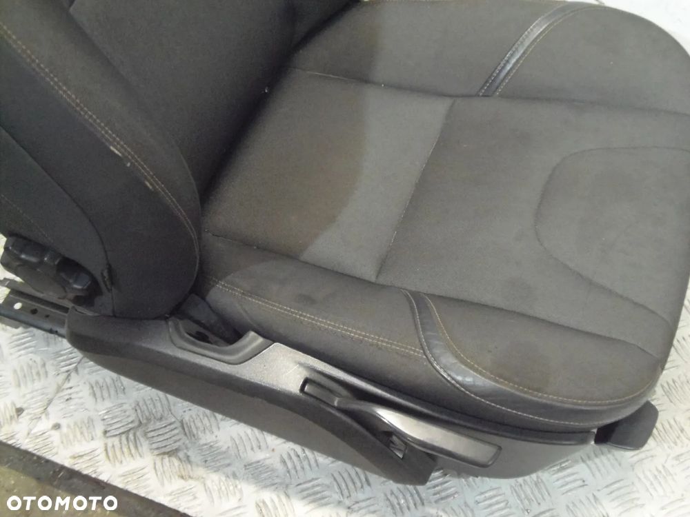 FOTEL PRAWY PRZÓD VOLVO V40 D3 - 3