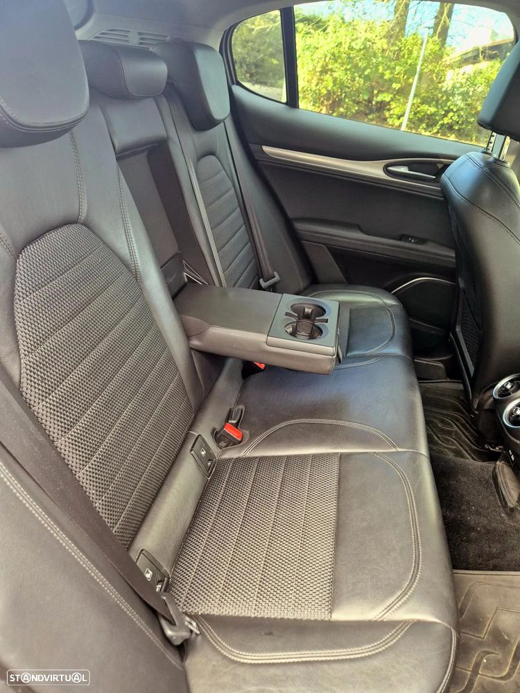 Alfa Romeo Stelvio - 11