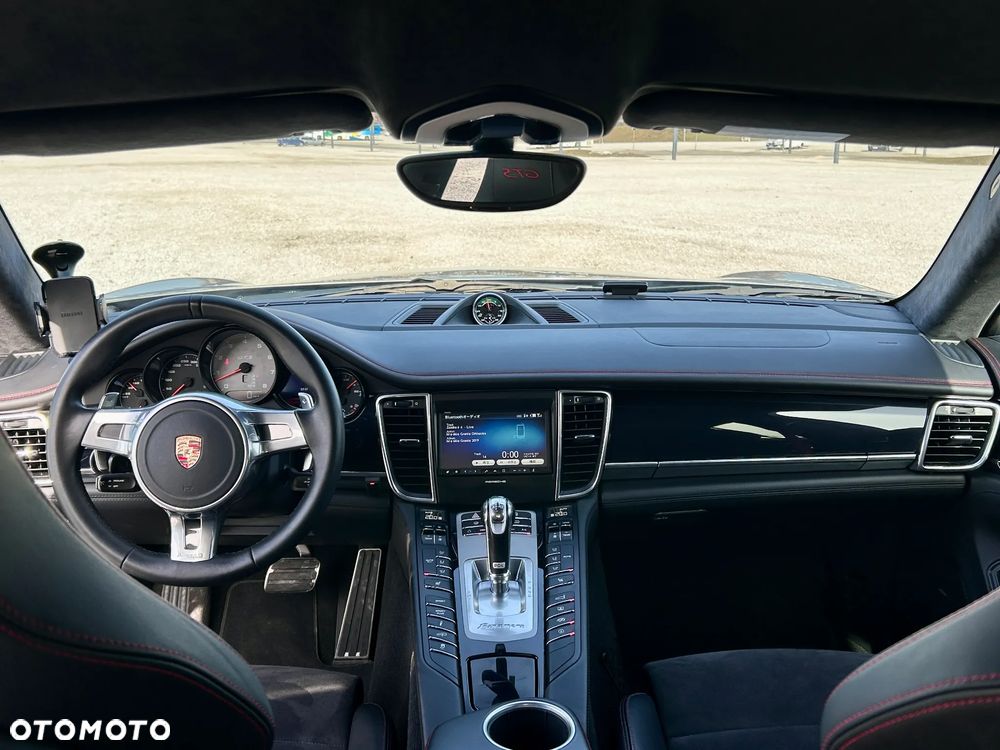 Porsche Panamera GTS PDK - 16