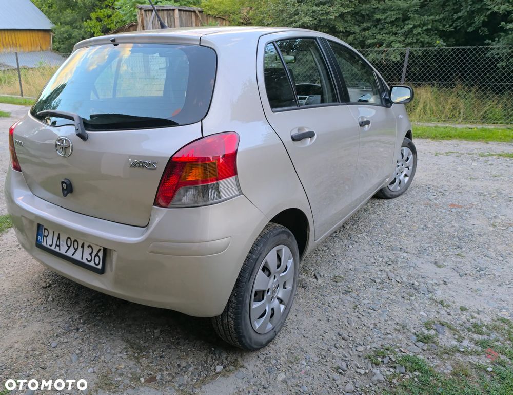 Toyota Yaris - 4