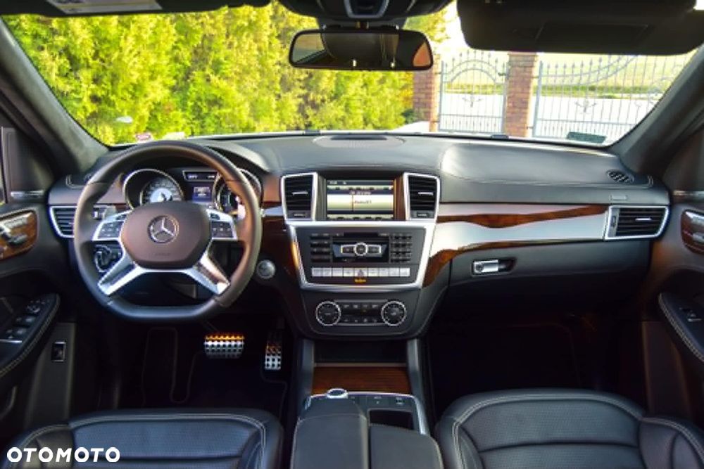 Mercedes-Benz ML - 13