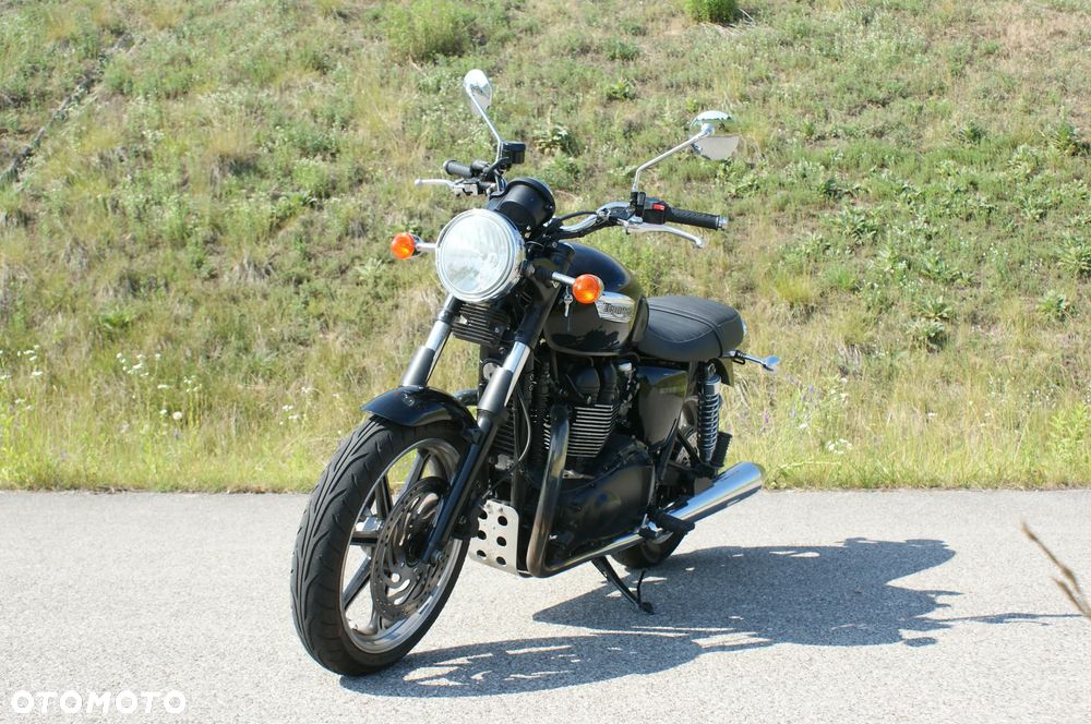 Triumph Bonneville - 4