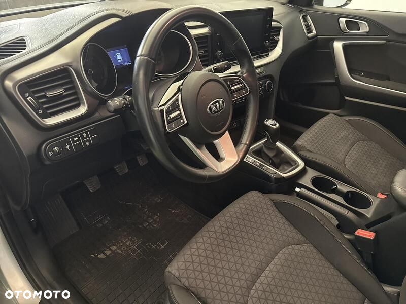 Kia Ceed - 10