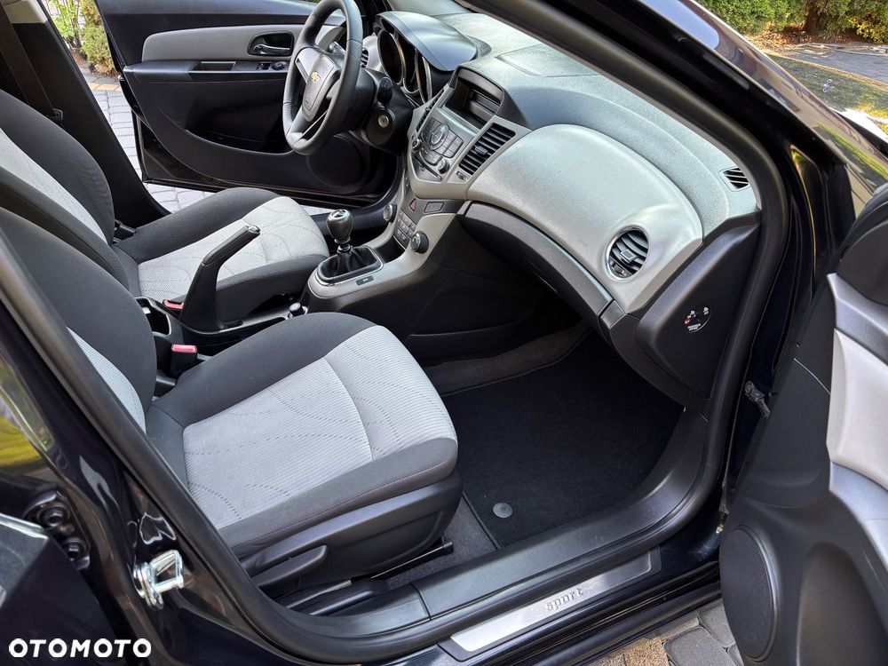 Chevrolet Cruze 1.6 LS - 11